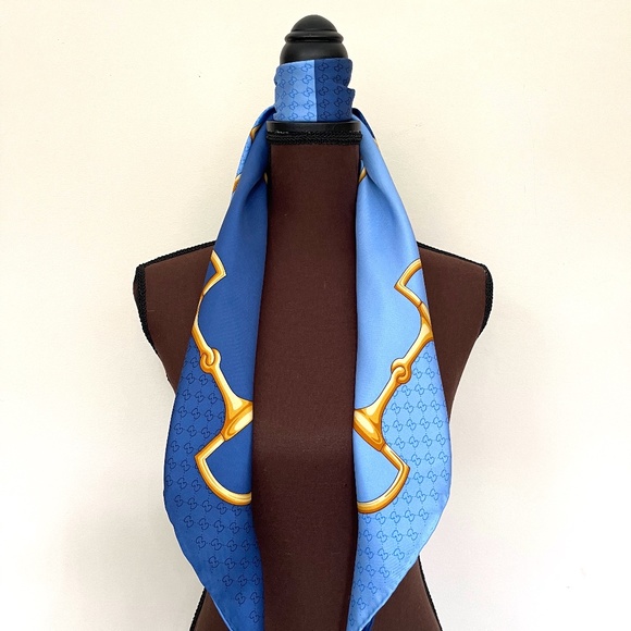 Display # 1 Gucci Scarf Logo Horsebit Chains Double Blue Large Silk Wrap - Picture 14 of 16